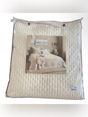 NWT Bouclair Nash Coverlet Set Off White / Queen